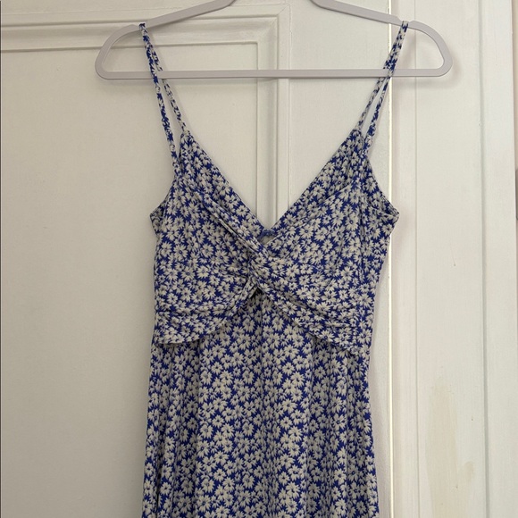 Urban Outfitters Blue and White Floral Patterned Dress - Picture 4 of 4